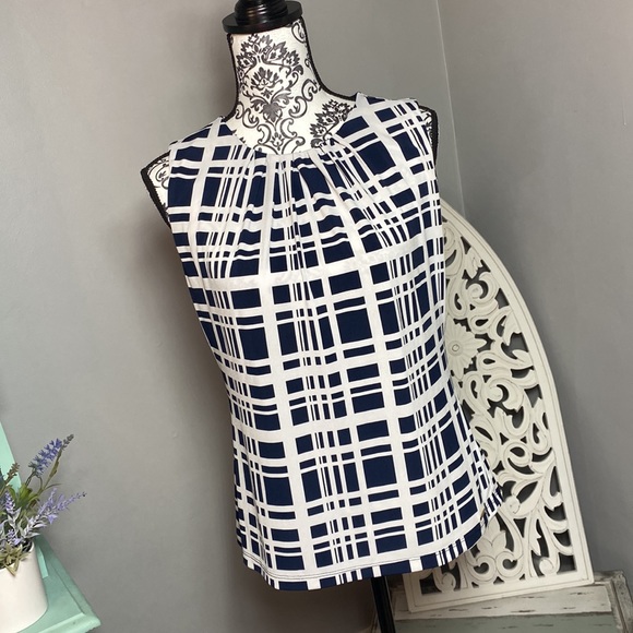 Calvin Klein Tops - Calvin Klein Sleeveless Blouse Size Medium White Deep Navy